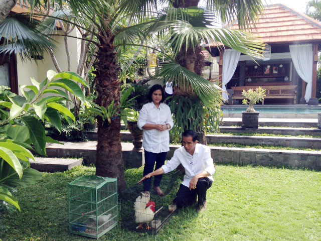 Jokowi dan Iriana hobi burung