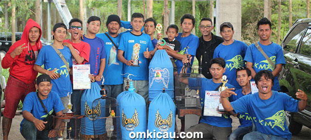 Latpres Arjuna Team - CKM Sukoharjo juara di kelas lovebird dan pleci.