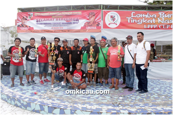 Pelangi BC dan Fitri BKS juara umum LPPP Cup