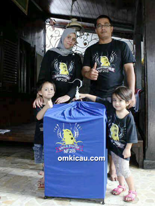 Om Nova bersama keluarga