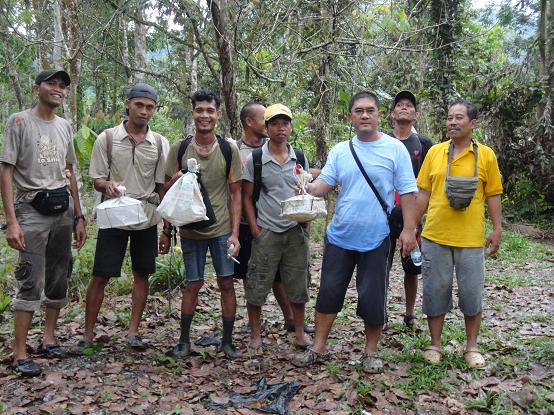 Bersama para pemikat yang baru turun gunung memikat sang murai batu