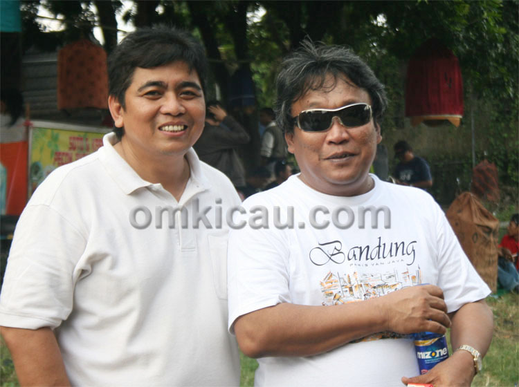 Mr Bagya (kiri) Bersama koleganya, Drs Bambang Wisnu.