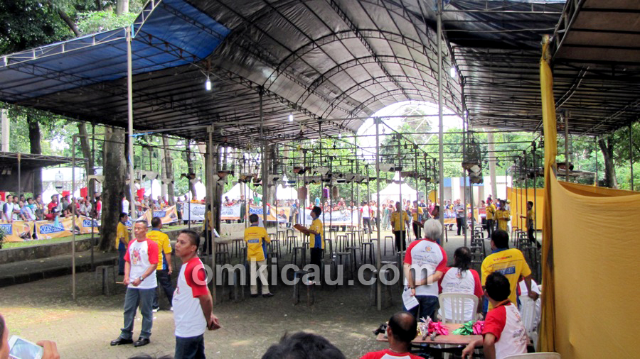 Suasana lomba Achilles Champion Bird Cup di TMII Jakarta, Minggu (14/4).