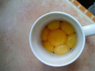 Telur yang diambil bagian kuning telurnya saja