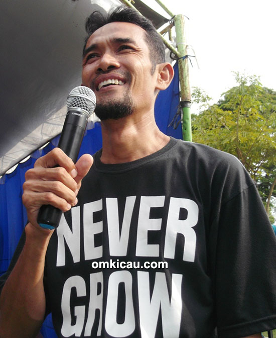 Om Dimas, salah satu MC lomba burung terbaik