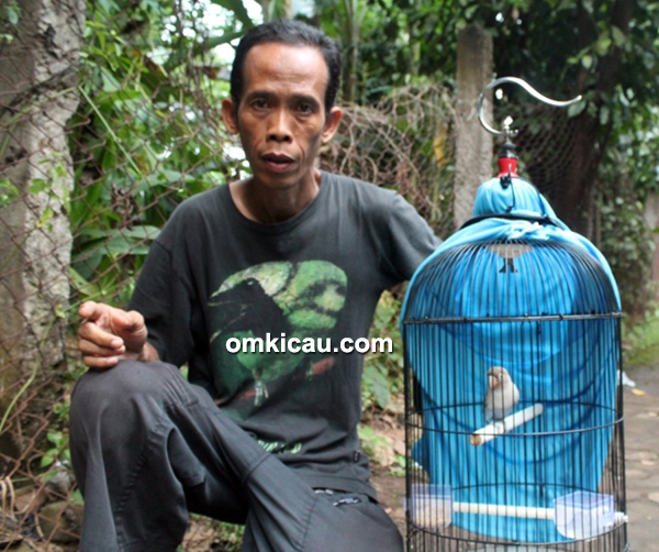 Om Rahmat dan lovebird Roro Jongrang