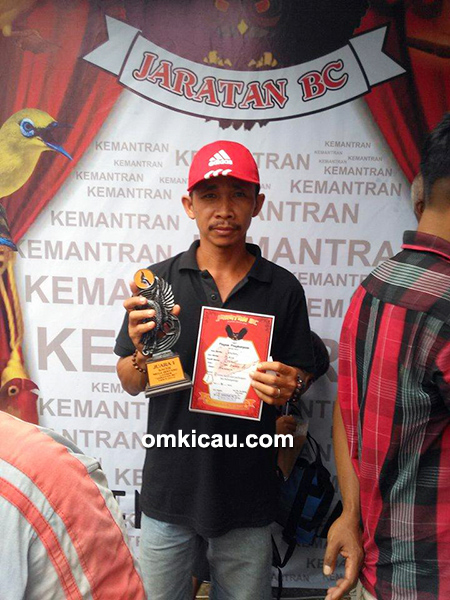 Om Dirman, pemilik kacer Jendral