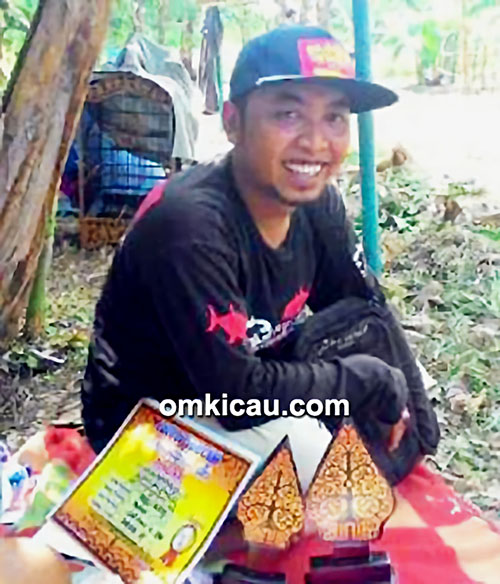 Om Arif Puniko dan lovebird Hello Kitty