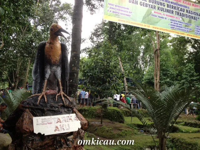 PATUNG BURUNG DI AREA GANTANGAN, SAMBUT PESERTA DARI BERBAGAI DAERAH.