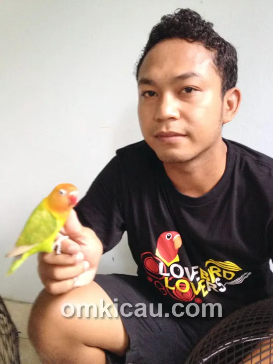 Wahyu WS dan lovebird Barong