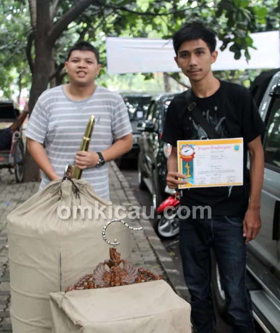 Steven dan cucak hijau Giok