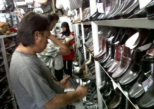 Kerajinan sepatu di Magetan