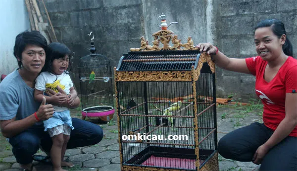 Om Dobleh bersama anak dan istri