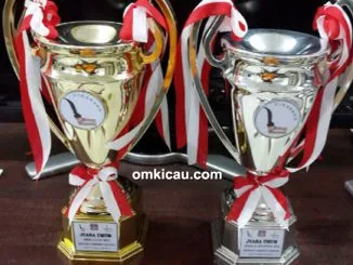 Trofi untuk juara BC dan SF