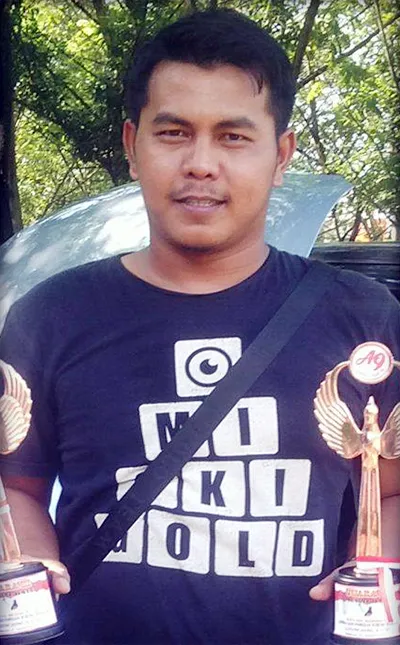 Om Jhon R