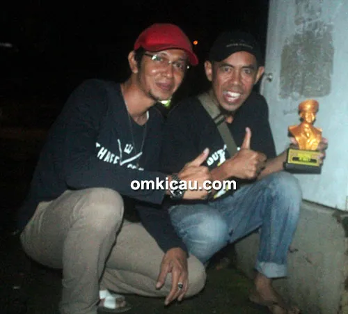 Om Ibenk dan lovebird Banana