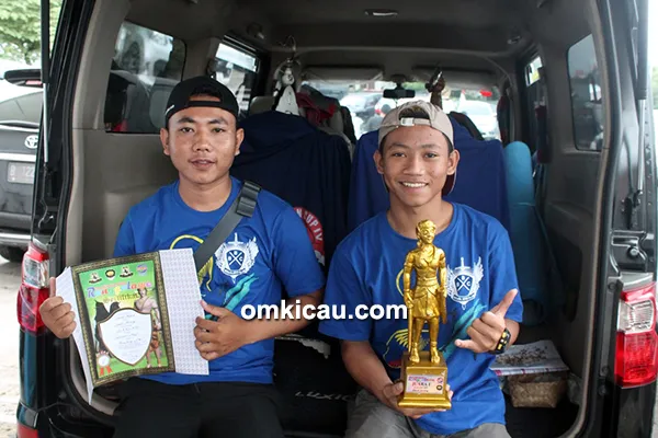 Om Ikhwan dan cucak hijau Gareng