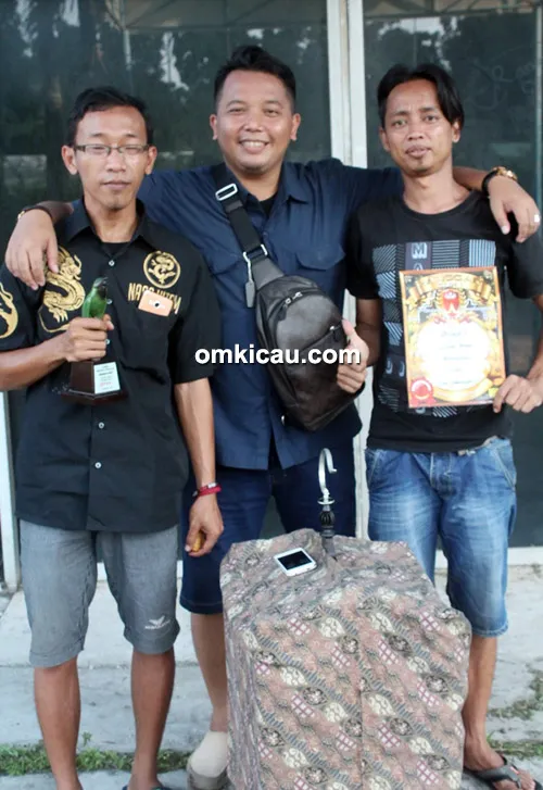 Om Yogi Naga Hitam