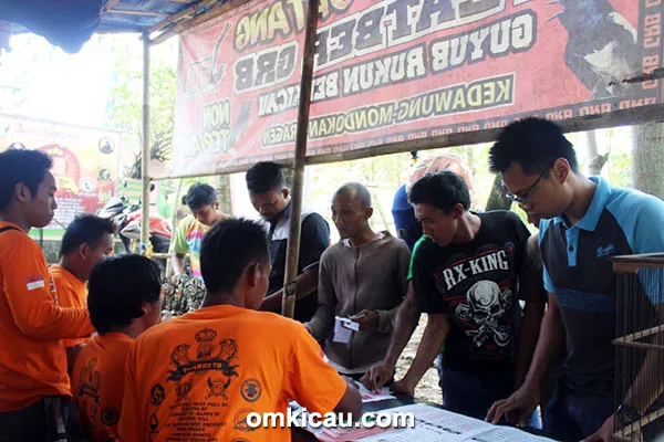 Lomba burung Anniversary GRB Mondokan Sragen