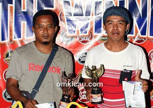 Om Adi LP dan lovebird Jhoni Jr