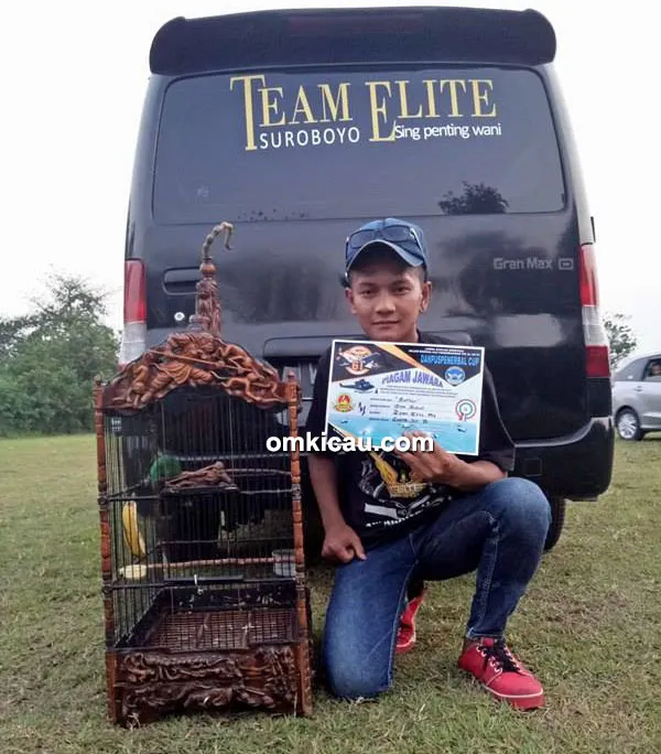 Om Sien Reval dan cucak hijau Berlyn