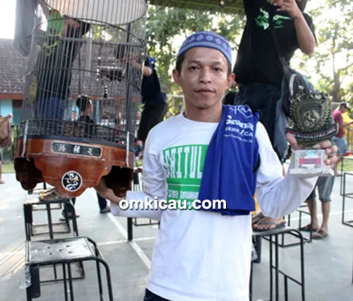 lovebird Nyak Liem