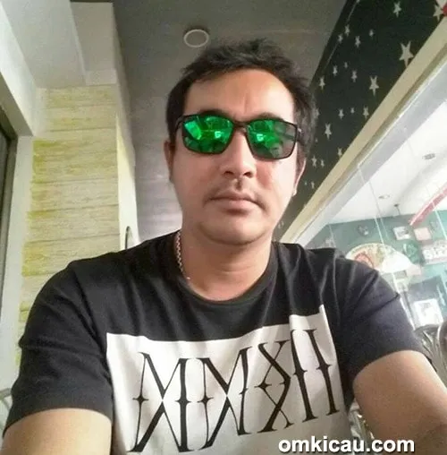 Om Alex Andro