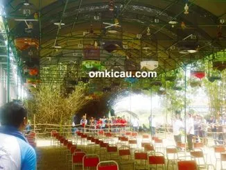Gantangan Gapuro Ungu Kudus