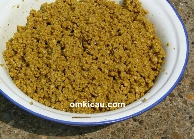 meningkatkan nilai gizi voer Mencampur kuning telur dengan voer