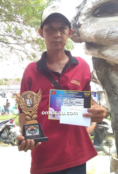 Om Sutrisno juara 1 bersama cucak ijo Vit R.