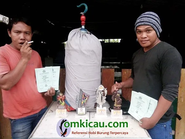Om Muji Kanan Bersama Rekannya