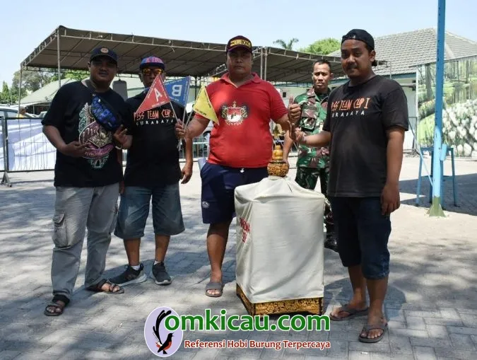 Om Beni 2 Dari Kanan Moncer Bersama Kacer Panglima