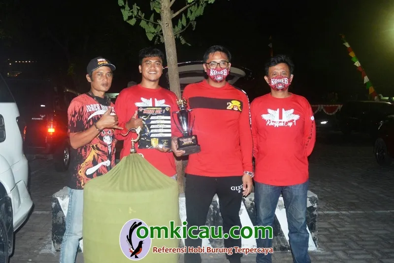 Om Dodiet Kober Kedua Dari Kanan Moncer Bersama MB Kijing..