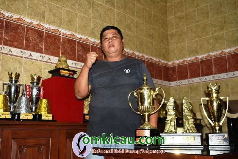 Om Alex Ketua PBI Cabang Gresik Tahun 2020 2024.