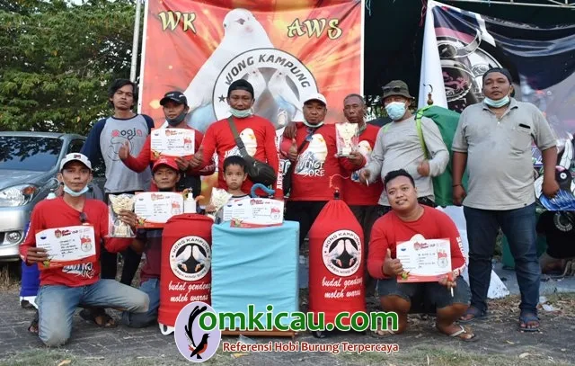 WK AWS Wong Kampung Arek Wingi Sore Boyong Sejumlah Tropi Kemenangan.