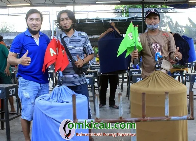 Om Tony Asami Kiri Moncer Bersama Mb Putra Asami.