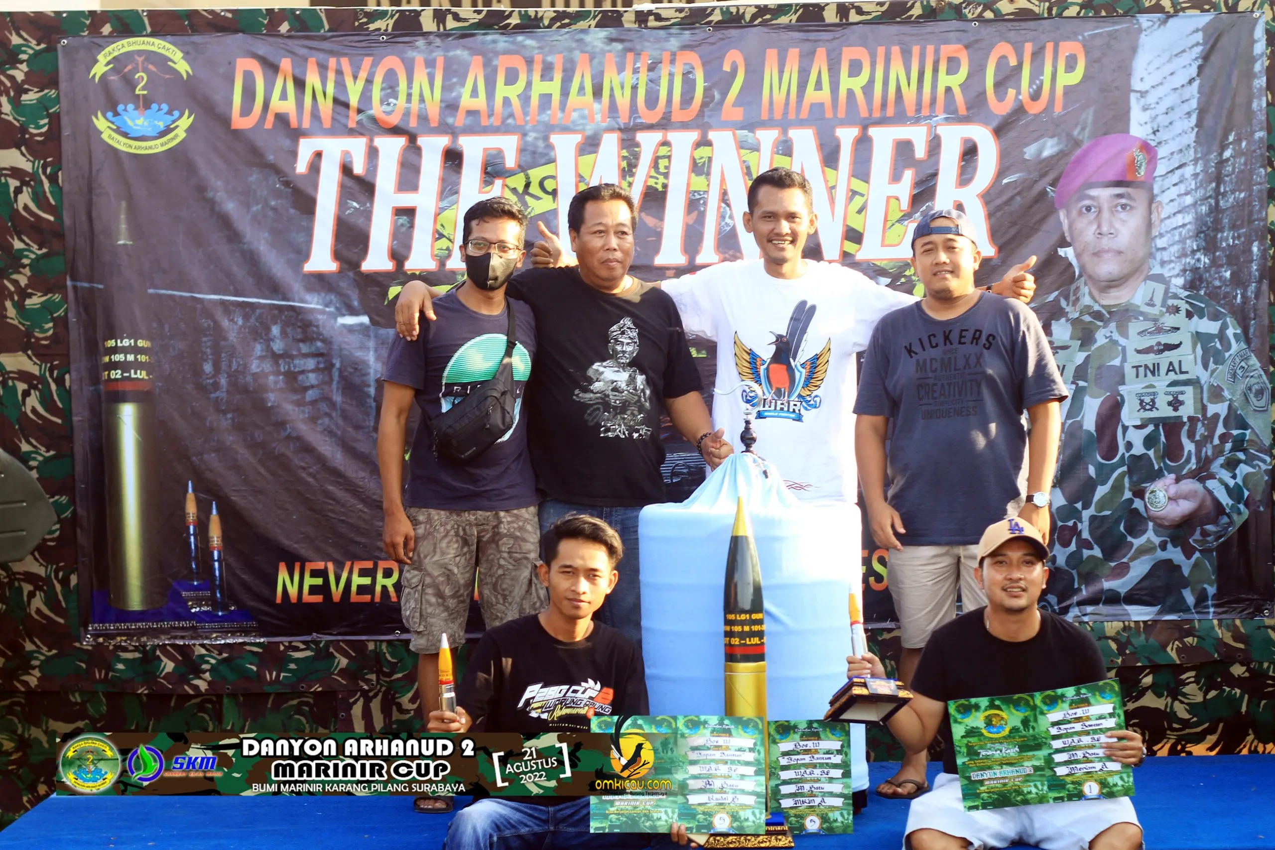 WAR SF Bawa Pulang 3 Tropi Scaled