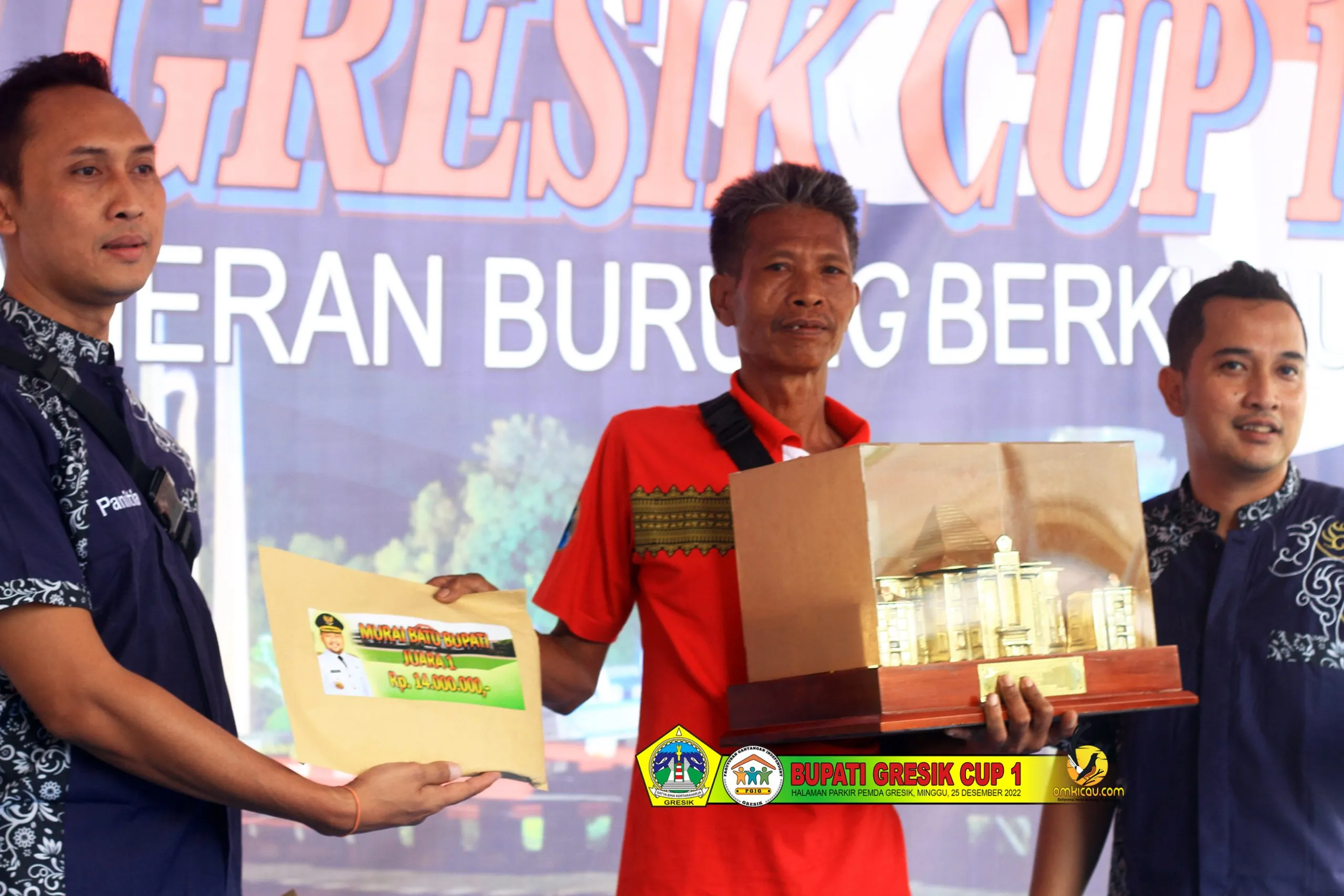 Monyok Terima Tropi Tiket Utama Scaled